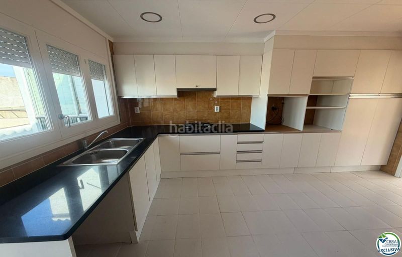 Foto 0c350584-a4fb-4dff-9d3c-71c508760dba. Apartament a Centre Roses