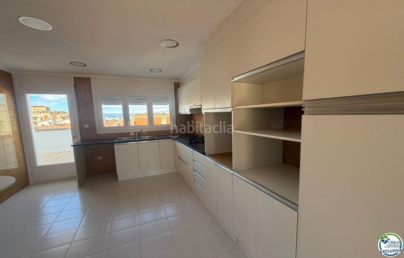 Foto 48cef9b3-fb45-4e33-9802-874e06610f86. Apartament a Centre Roses