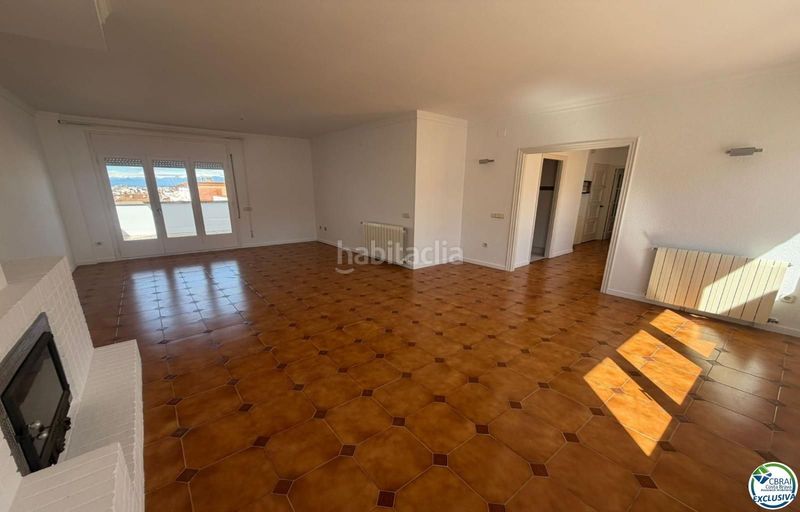 Foto 9336f63c-b802-4eae-8847-3a88c0ff6833. Apartament a Centre Roses