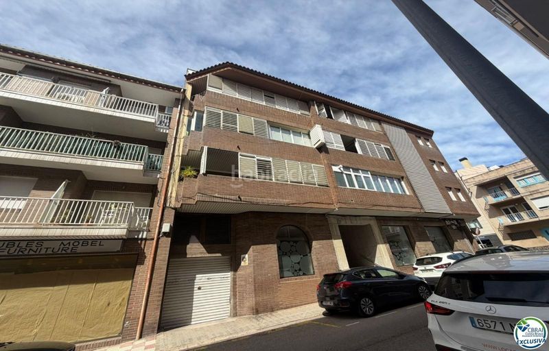 Foto b75b4ca1-5384-4366-8582-d58b0e254ea3. Apartament a Centre Roses