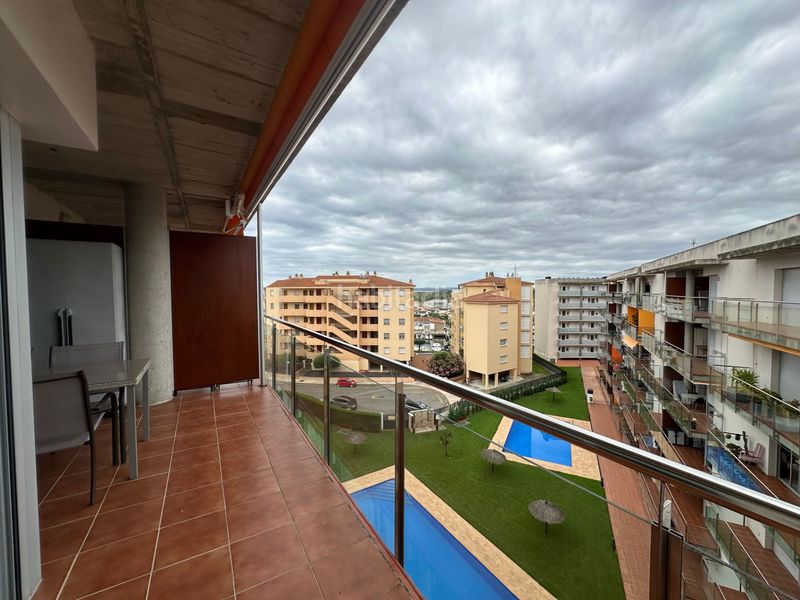 Foto 3aa7c437-e5fb-4280-a505-1f7075d68a9f. Apartament amb calefacció piscina a Santa Margarida Roses