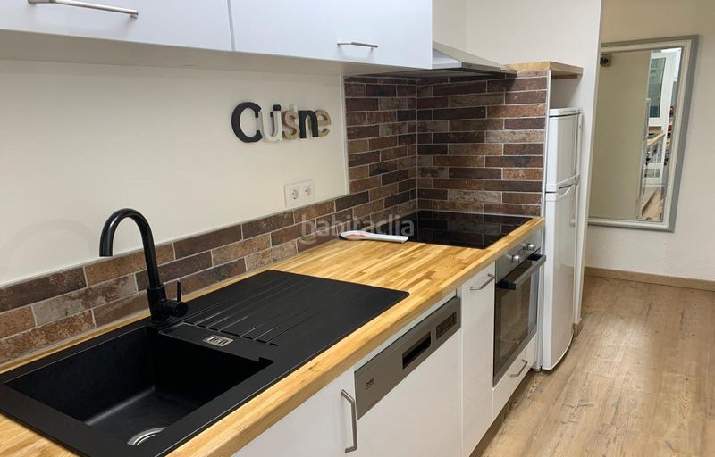 Foto 4f840bc1-9401-49c4-bca1-57a3a6644b76. Apartament a Centre Roses