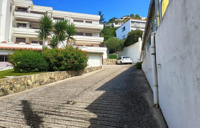 Foto 042dce5b-1b3c-400f-b4ba-b3e56e84a35e. Parking coche garaje cerrado en Puig Rom-Canyelles-Almadrava Roses