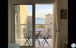 Apartment  Joanot martorell. Bonito apartamento en salata roses con vista mar