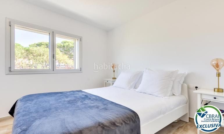 Foto 7b98abc3-9931-410d-970b-69725bf5694a. Apartament a Centre Roses