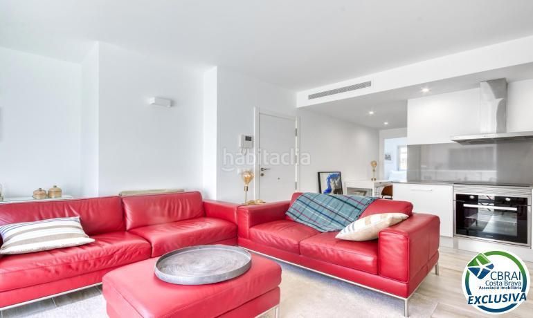 Foto 858faa56-86bd-47fb-9177-e2335cc0c3c4. Apartament a Centre Roses