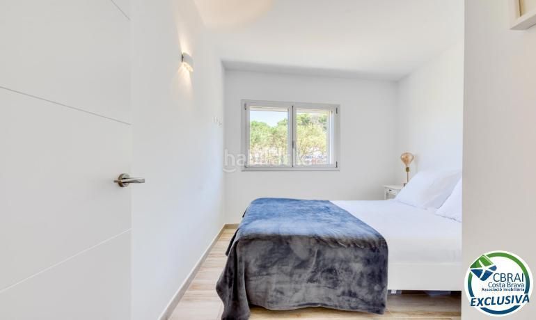 Foto b9443d9b-b8cf-4cf8-8403-1cf0e78d5f77. Apartament a Centre Roses