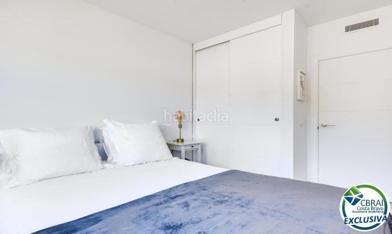 Foto f921565b-9be0-4269-95f4-87d6a85ecd8c. Apartament a Centre Roses