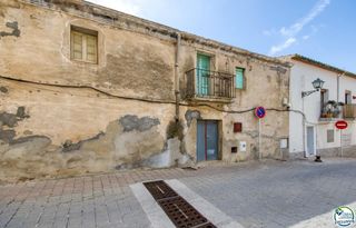 Casa  Nou. Autenticidad y potencial casa de pueblo con voltes catalanes en
