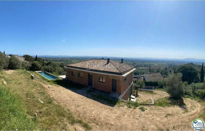 Foto b5d37dc6-0297-4208-b613-66551dd7f414. Casa amb piscina a Pau