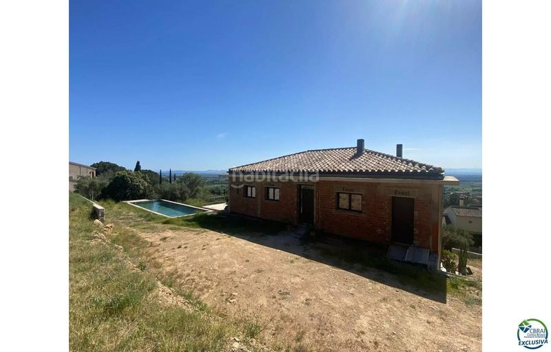 Foto c724d4b9-a1c2-4f97-9e6d-eec3c1cbe841. Casa amb piscina a Pau