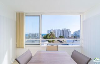 Apartamento en Pedro calderon de la barca 6. Apartamento en perfecto estado con un dormitorio y vistas al mar