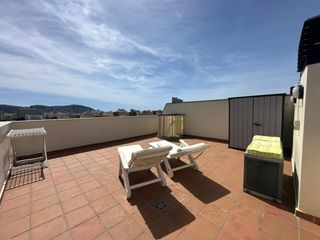 Apartament a De la platja 58. Atico con terraza solarium y parking a 700 m de la playa