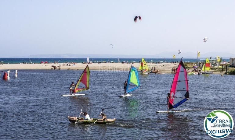 Foto 1003ea98-f9e9-409c-bfc0-2b54c979ac9f. Apartament a cavall de mar 42 a Salins - Cavall de Mar Empuriabrava