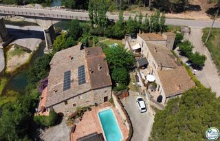Casa  Cal barquer. Excepcional complejo rural de 1.360 m frente al río fluvià en el