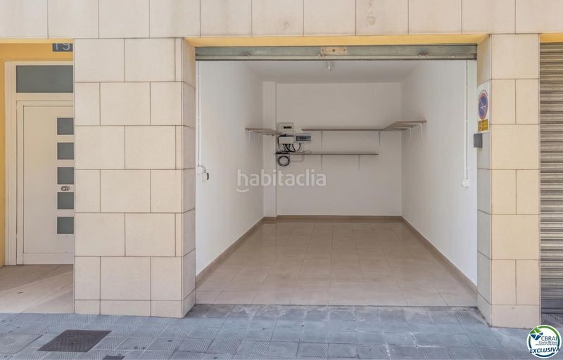 Foto 4792356c-8a68-4f7e-a6d2-b7c643a0c0b7. Aparcament cotxe a Centre Roses