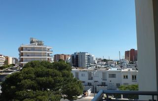 Apartament  De la platja. Apartamento luminoso con licencia turística y parking a 700 m de