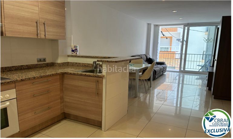 Foto 2fe3b7ff-0bb2-46e9-902a-bd403488334a. Apartament a Centre Roses