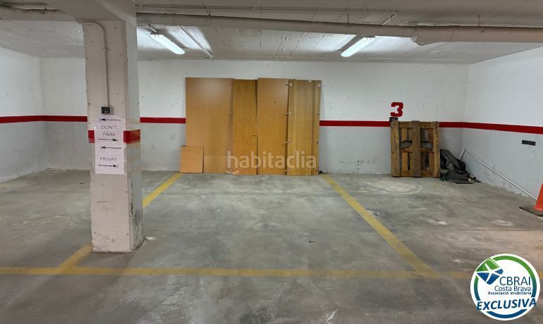 Foto 45db515d-2cf4-4f86-a601-1ee76bc9b7a6. Apartament a Centre Roses