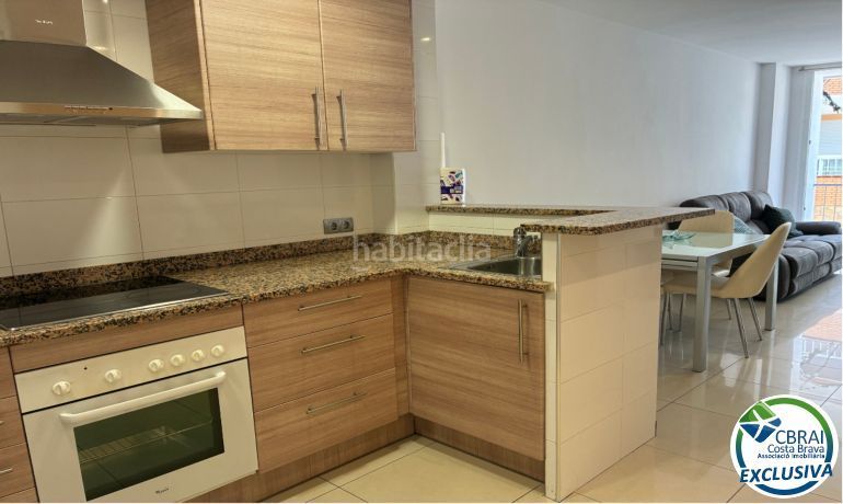 Foto 4f868b50-2d36-49bb-b557-0d544957a530. Apartament a Centre Roses