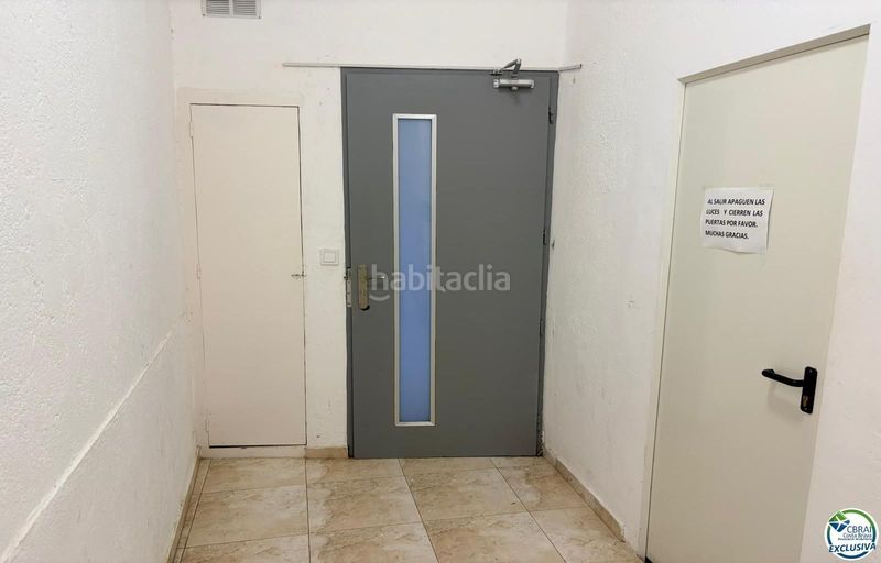 Foto 1c04a7a8-c346-493b-80bd-8d3cd9f97558. Apartament a Centre Roses