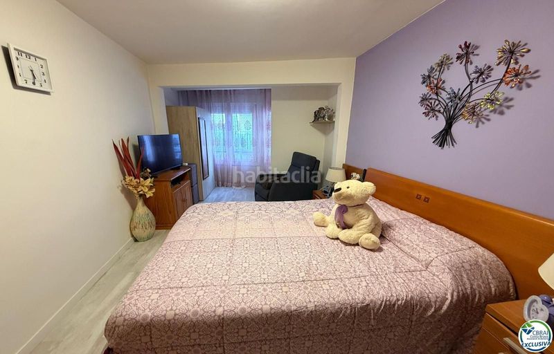 Foto 243bd3ef-73e6-48f0-a7cd-3e10ff036d2a. Apartament a Centre Roses