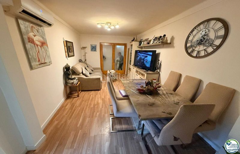 Foto 3a8dc0c3-5b66-429f-8b81-8ba718db8110. Apartament a Centre Roses