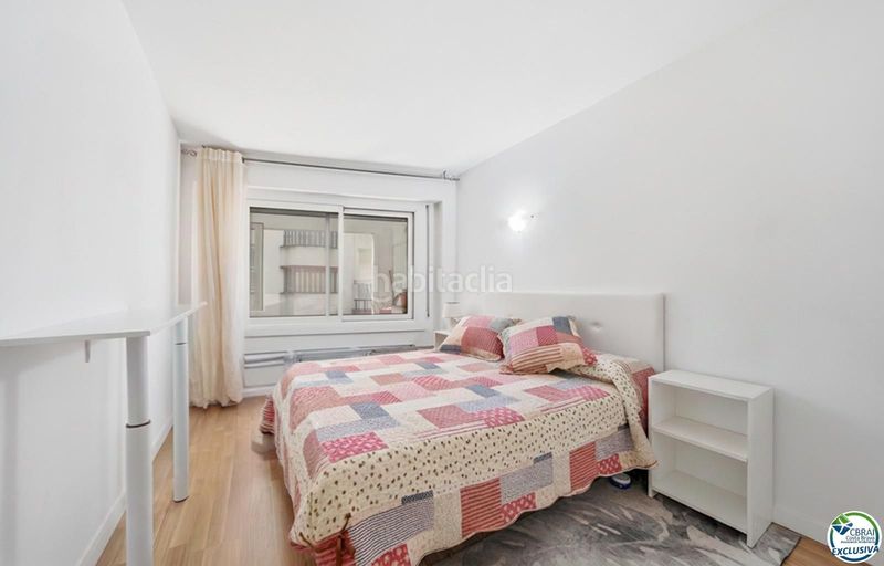 Foto 8d52f38d-2de3-4304-8e61-92925c79d3de. Apartament a Centre Roses
