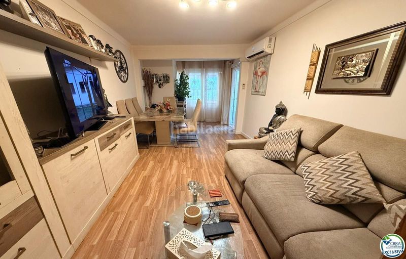 Foto b133c1e8-27d1-4fb5-9fa5-7afe375c31af. Apartament a Centre Roses