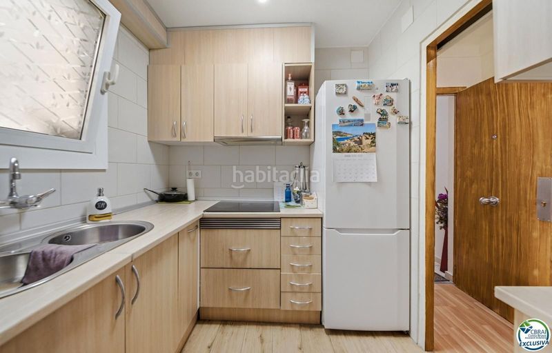 Foto db36ad1d-cb83-480e-8346-46ba4473dc6e. Apartament a Centre Roses