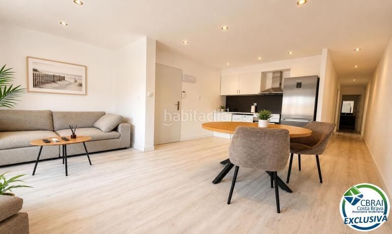 Foto 0abb09a0-4d38-4d55-b0c1-5114a5c18c83. Apartament a Centre Roses