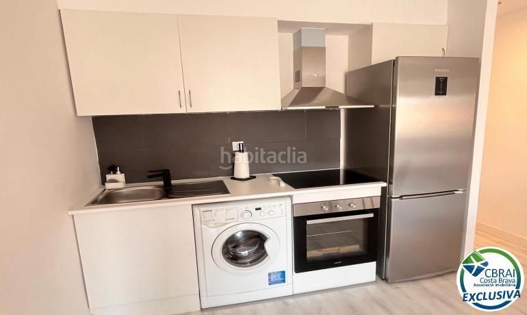 Foto 9db0ba24-942f-490a-a6f1-752b9f2ecc29. Apartament a Centre Roses