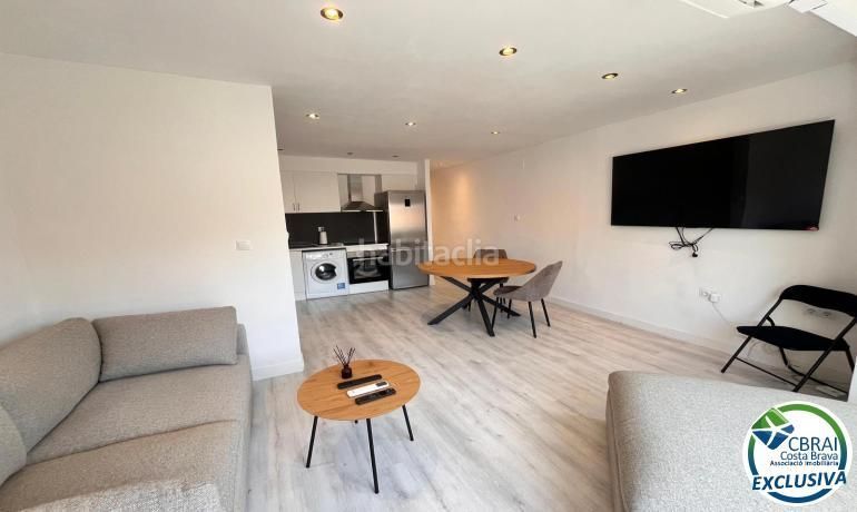 Foto cd9c3c3a-6a74-4406-a4ea-32f2e93e2455. Apartament a Centre Roses