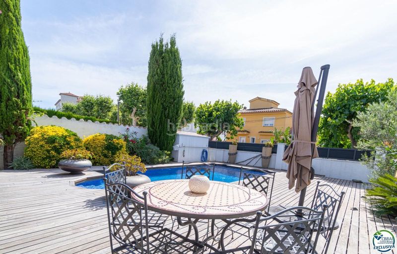 Foto f69f826c-8864-4c74-8fee-ff8d18dc144b. Casa amb piscina a Peni Empuriabrava