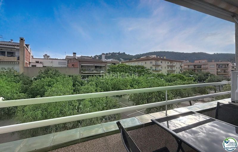 Foto 16d128e0-feab-4ea5-b2cb-f6bf1d7b8b58. Apartament a Centre Roses
