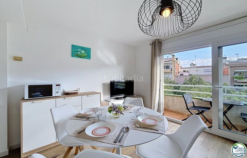 Foto 3215b27c-1155-4cb1-afa2-0f83e2585aa1. Apartament a Centre Roses