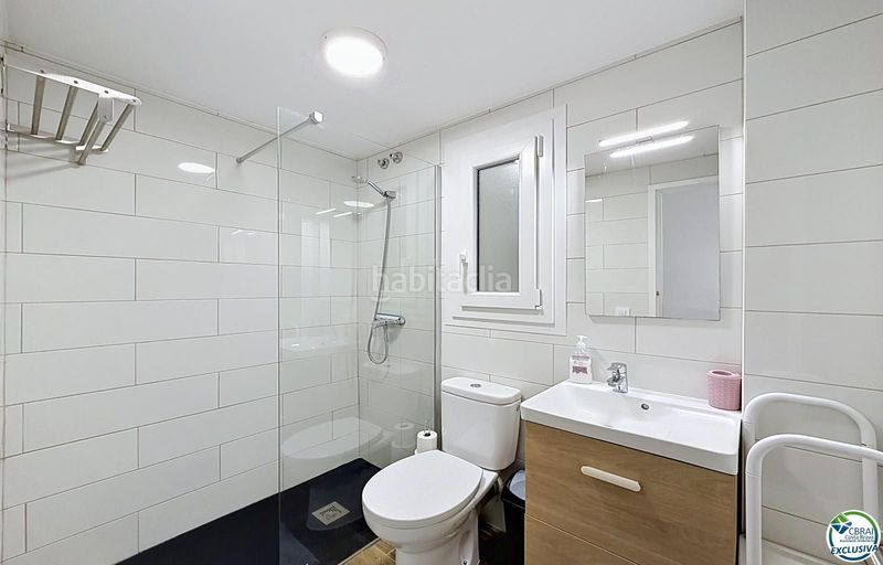 Foto c1db9eae-22aa-45b1-8faf-45cc80f25ad6. Apartament a Centre Roses