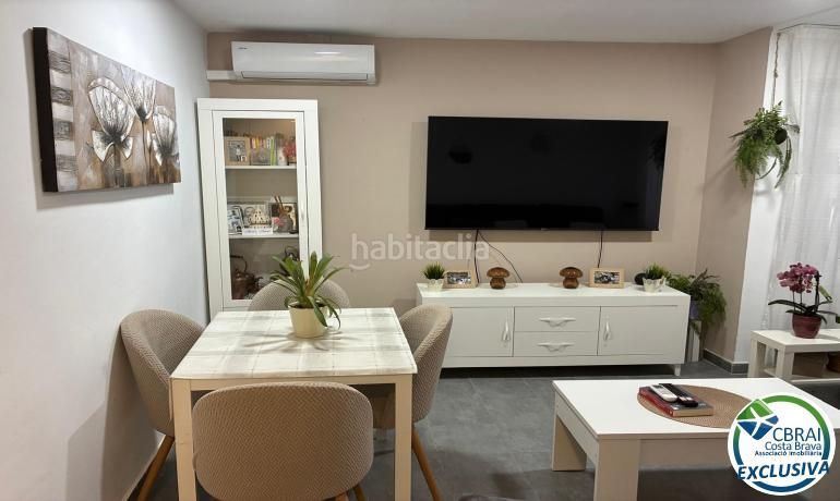 Foto 417fe6c9-2493-4b4e-b403-e69171a18c87. Apartament a Centre Roses