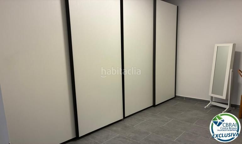 Foto 64f2d8cc-1a9f-43f3-8aef-e0d3ce6b55f7. Apartament a Centre Roses