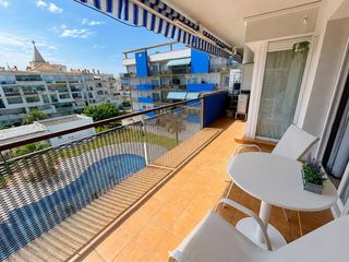 Piccolo appartamento in Santa Margarida. Apartamento con piscina, amplia terraza y parking en santa marga