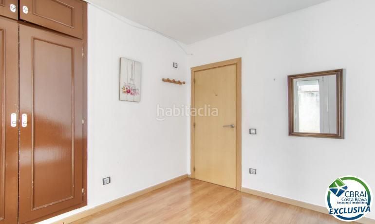 Foto 4c52bfd1-f00e-4e69-9b50-67be99338aab. Apartament a Centre Roses
