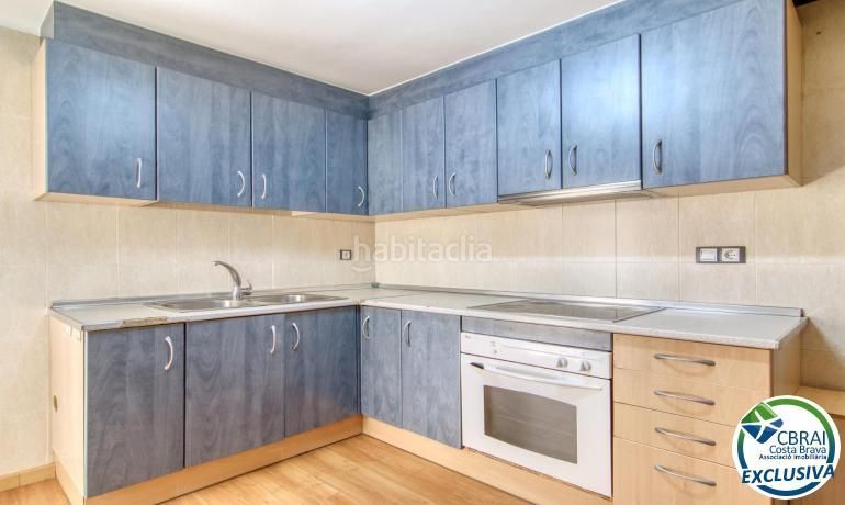 Foto 6e7b5a8f-0bc4-4a04-b252-f20aff6b8dcb. Apartament a Centre Roses