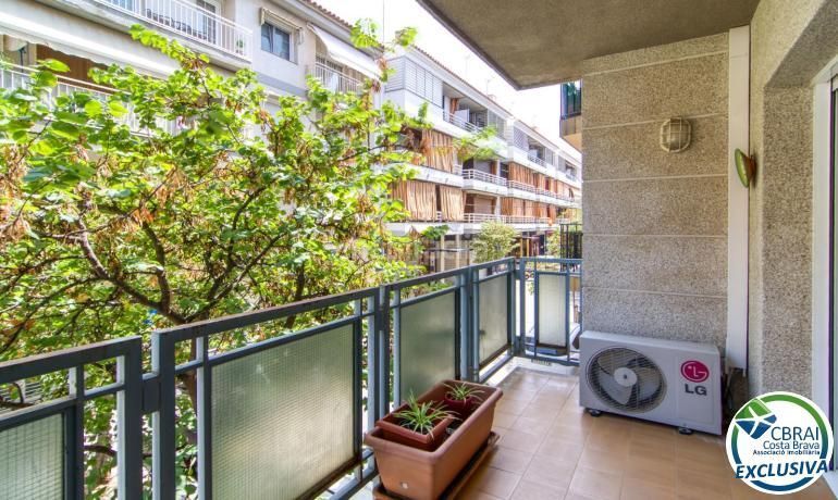 Foto 93f5e56c-4063-4fe4-93dc-dc2f0b66180b. Apartament a Centre Roses