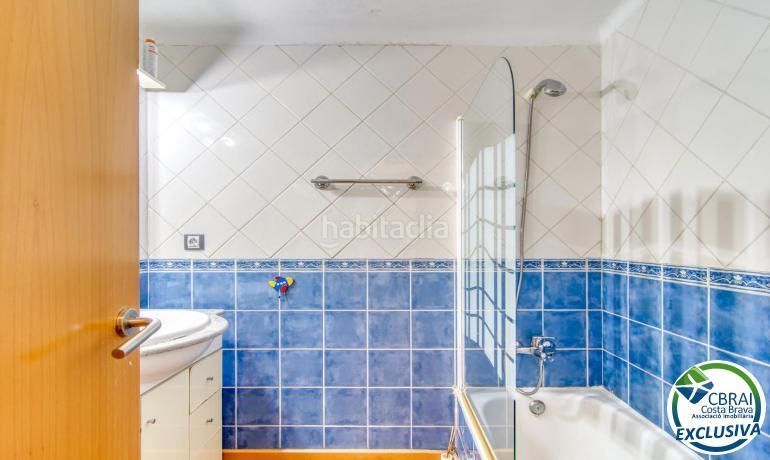Foto d75b1f6f-b36d-439a-b34a-428082fa12e1. Apartament a Centre Roses
