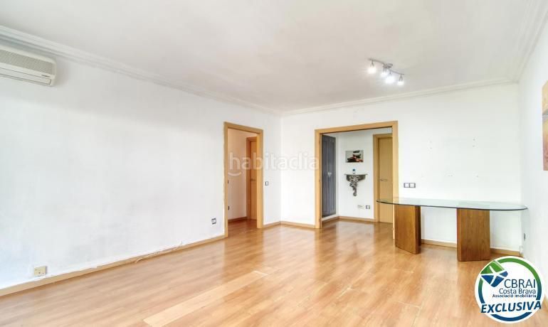 Foto e96cd760-ee9f-4717-b1e2-23fd9e75f417. Apartament a Centre Roses