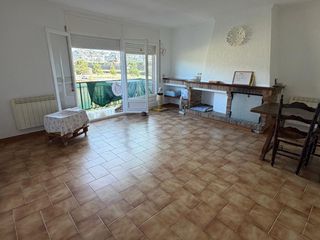 Apartament  Collsacabra. Amplia vivienda de 4 dormitorios en mas matas, roses, con vistas