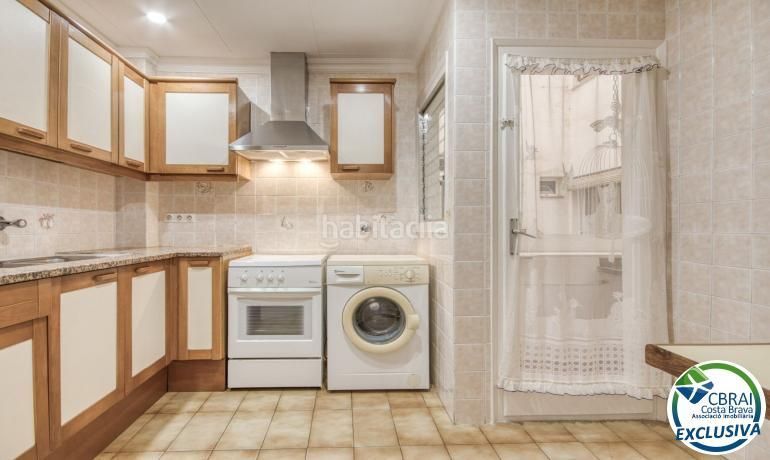 Foto 3fe5fada-b0e8-47a6-ac80-def730526556. Apartament a Centre Roses