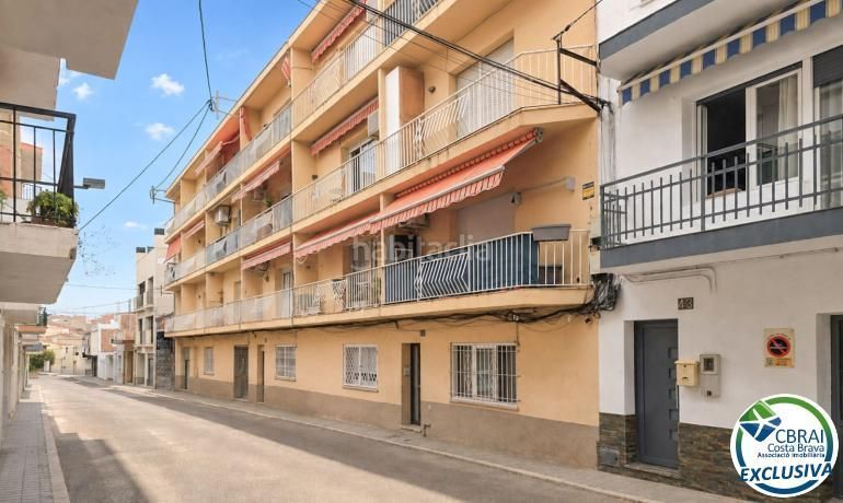 Foto abf02856-a149-48c0-8fc4-b9c301e86d6a. Apartament a Centre Roses