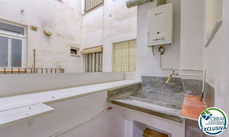 Foto b3ddcb78-beef-4f61-8c61-e1441fba6d50. Apartament a Centre Roses