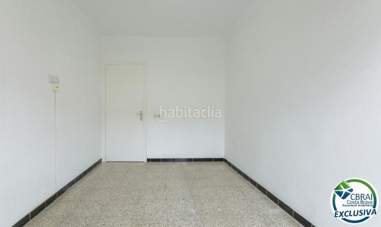 Foto bd1dcd39-9677-4379-808c-9a36e5b2d8f1. Apartament a Centre Roses